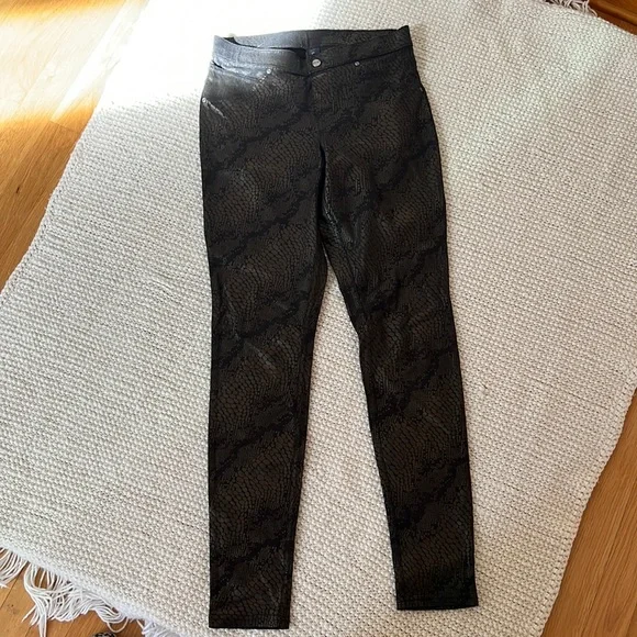 Hue Animal Print pants, Size small, In Excellent Condition, smoke free home - Picture 2 of 9